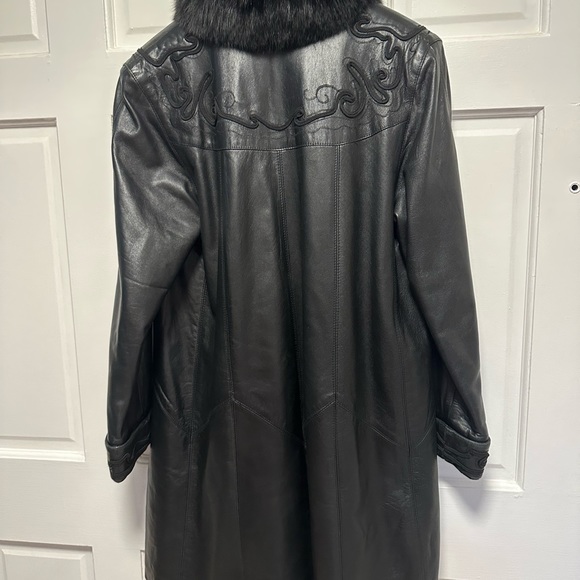 Black Lamb Leather Vintage Coat with Black Fox Tuxedo Trim. Alaskan Fur Co. - Picture 3 of 12